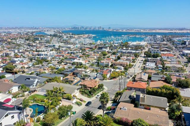1250 Willow St, San Diego CA: https://media.crmls.org/mediaz/24b5a11f-d92a-4637-92e7-e14174b2aa30.jpg