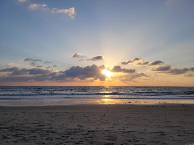 435 S Sierra Avenue, Solana Beach CA: https://media.crmls.org/mediaz/24b5d833-8a6d-4445-ae7d-e732b812bd9a.jpg