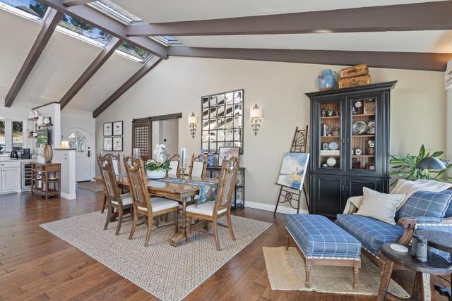 15 Mentone Road, Carmel CA: https://media.crmls.org/mediaz/24b623cd-fb46-4539-85c9-58c69a64bb87.jpg