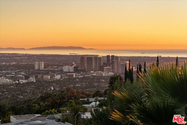 1740 Carla, Beverly Hills CA: https://media.crmls.org/mediaz/24b623d0-24ae-4a3c-ad74-9df28e24f58f.jpg