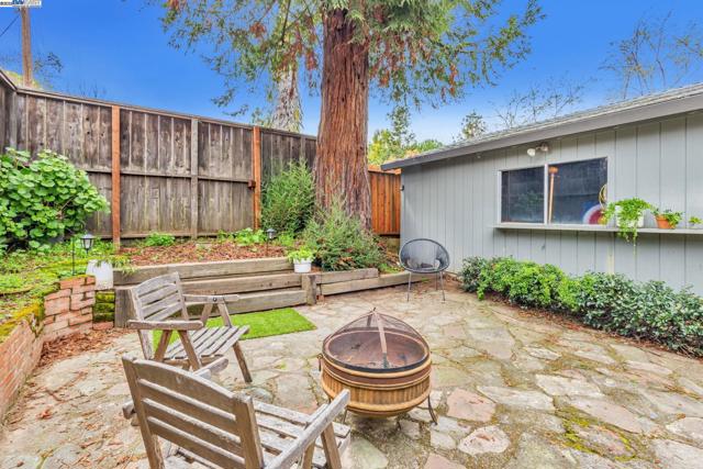 2019 E St, Hayward CA: https://media.crmls.org/mediaz/24b651fc-af1f-4042-9165-46333f7b1c67.jpg