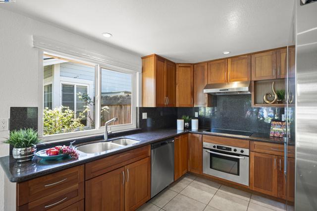 139 Justin Cir, Alameda CA: https://media.crmls.org/mediaz/24b6bd26-0235-4f2e-811b-471b61ac1c6a.jpg