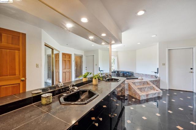 2335 Tunnel Rd, Oakland CA: https://media.crmls.org/mediaz/24b7b6db-8d34-492b-9313-7bb5c7ce92c7.jpg