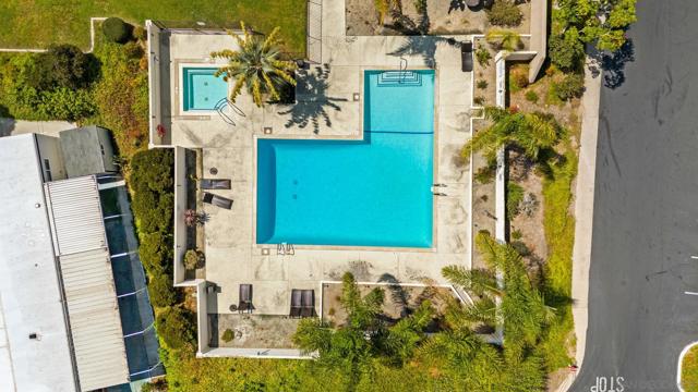 2003 Bayview Heights Dr, San Diego CA: https://media.crmls.org/mediaz/24b7bafb-efe3-46f3-b2d2-2454a027fb1d.jpg