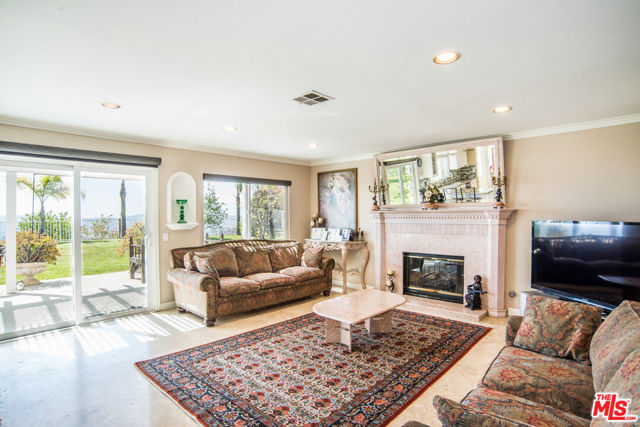 500 Topside Place, Diamond Bar CA: https://media.crmls.org/mediaz/24b7d927-5b59-471d-badd-df03ba243549.jpg