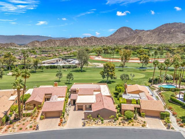 49006 Foxtail Lane, Palm Desert CA: https://media.crmls.org/mediaz/24b7f21d-eb64-48e7-be25-37370199dc9c.jpg