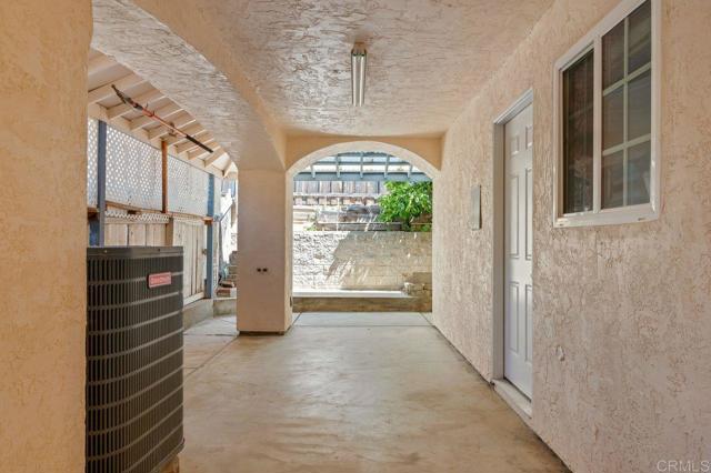 2412 Heatherwood Court, Escondido CA: https://media.crmls.org/mediaz/24b8db37-726a-42fe-98e2-824d33599d08.jpg