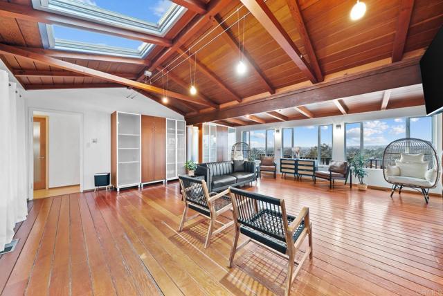 Detail Gallery Image 4 of 57 For 4322 Vista Coronado Dr, Chula Vista,  CA 91910 - 3 Beds | 3 Baths