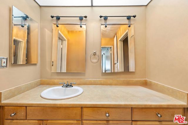 5651 Sumner Way, 203 photo 14