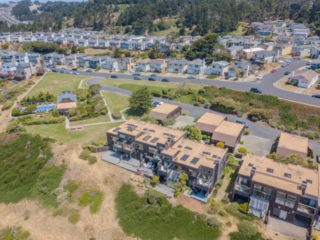 262 Beachview Avenue, Pacifica CA: https://media.crmls.org/mediaz/24b9d6b2-709d-42c3-a486-ec1a20816710.jpg
