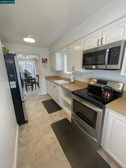 1 Bluff Ct, Hercules CA: https://media.crmls.org/mediaz/24ba0272-a61a-4bc0-8947-957b792377dd.jpg