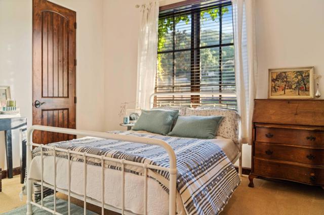 12220 Heritage Way, Gilroy CA: https://media.crmls.org/mediaz/24ba898f-d7d7-4bb4-a5b2-556200c15ec4.jpg