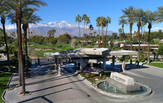 76 Princeton Drive, Rancho Mirage CA: https://media.crmls.org/mediaz/24ba9838-7a31-4f2d-abb6-c9693d0e0a24.jpg