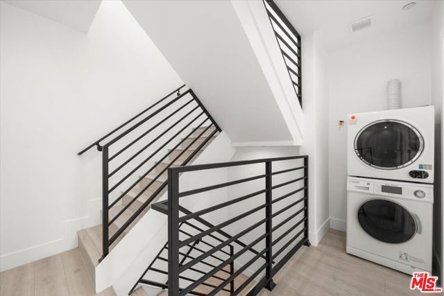 4922 S Centinela Avenue, Los Angeles CA: https://media.crmls.org/mediaz/24bae1d3-5c30-42a5-9f2f-31f65bfe46f9.jpg