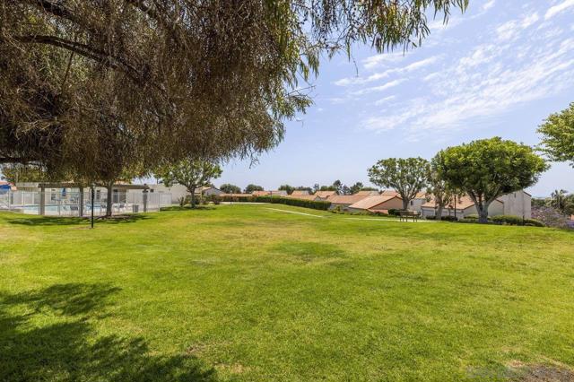 902 Caminito Madrigal, Carlsbad CA: https://media.crmls.org/mediaz/24bb9948-2b78-4f4b-bd0a-931a4b205812.jpg