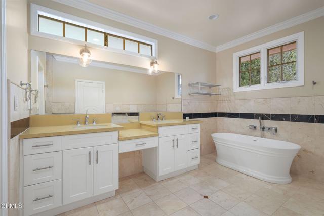 1525 Waverly Road, San Marino CA: https://media.crmls.org/mediaz/24bbab48-a8fa-4aca-8c18-2c673a8ba878.jpg