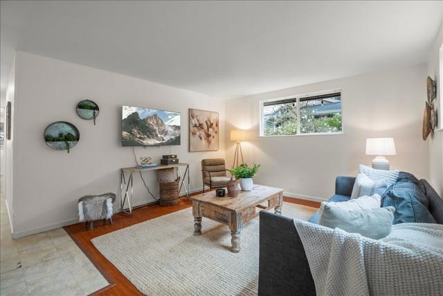 2934 San Juan Boulevard, Belmont CA: https://media.crmls.org/mediaz/24bc39e9-2093-4371-af87-9263b7f5d7ed.jpg