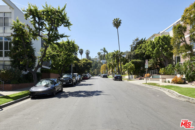 7960 Selma Avenue, Los Angeles CA: https://media.crmls.org/mediaz/24bc8336-8fb4-4412-8bb2-13ac38536368.jpg