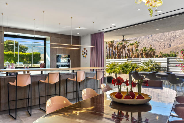 427 N Avenida Caballeros, Palm Springs CA: https://media.crmls.org/mediaz/24bca79b-4515-4e94-ba32-912420e5fd6a.jpg