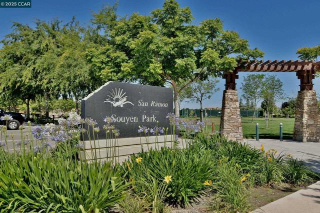 12004 Harcourt Wy, San Ramon CA: https://media.crmls.org/mediaz/24be0a21-331d-4c3f-95cc-42d257bc615e.jpg