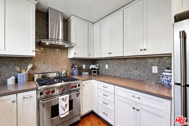800 N Rose Street, Burbank CA: https://media.crmls.org/mediaz/24be652c-f588-461d-94e2-32d59ac636ef.jpg