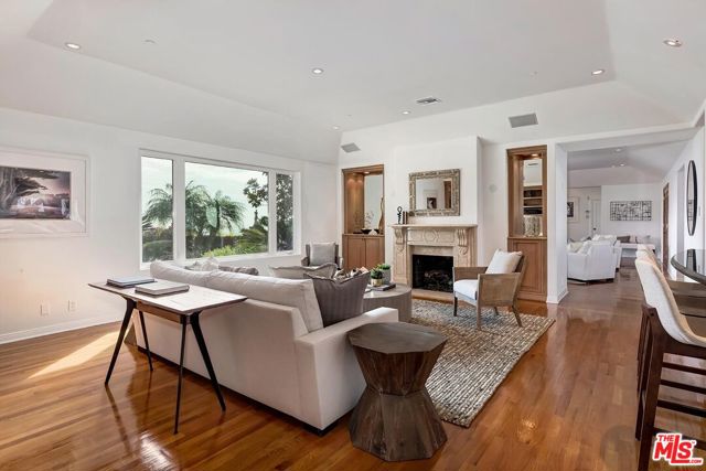 3595 Wonder View Drive, Los Angeles CA: https://media.crmls.org/mediaz/24be6d58-9ebd-448b-9df5-226b127ea459.jpg