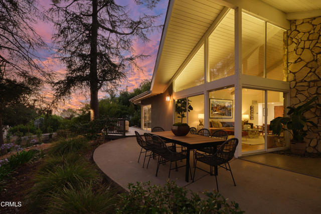 5445 La Crescenta Avenue, La Crescenta CA: https://media.crmls.org/mediaz/24be77e4-0cf8-4c38-8b2b-0a296eb5d00b.jpg