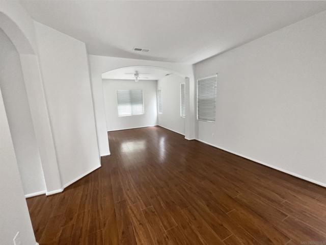 1393 Misty Ridge Pl, Chula Vista CA: https://media.crmls.org/mediaz/24bf3f61-b92a-4f44-ba04-6b1d05e74c58.jpg