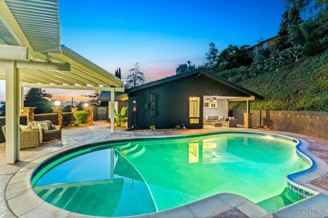4911 Beaumont Dr, La Mesa CA: https://media.crmls.org/mediaz/24bfcfdd-50e8-4101-9e76-2cbe5fbe6449.jpg