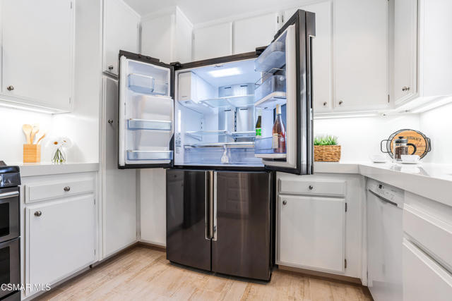 1103 Catlin Street, Simi Valley CA: https://media.crmls.org/mediaz/24bff913-098b-4a66-83ca-5b985d6f6dd8.jpg