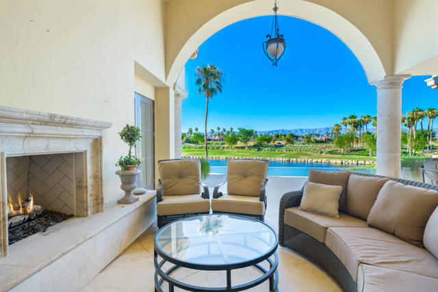 80614 Via Pessaro, La Quinta CA: https://media.crmls.org/mediaz/24c092f1-e5dc-4d3d-96e8-99c663ee9362.jpg
