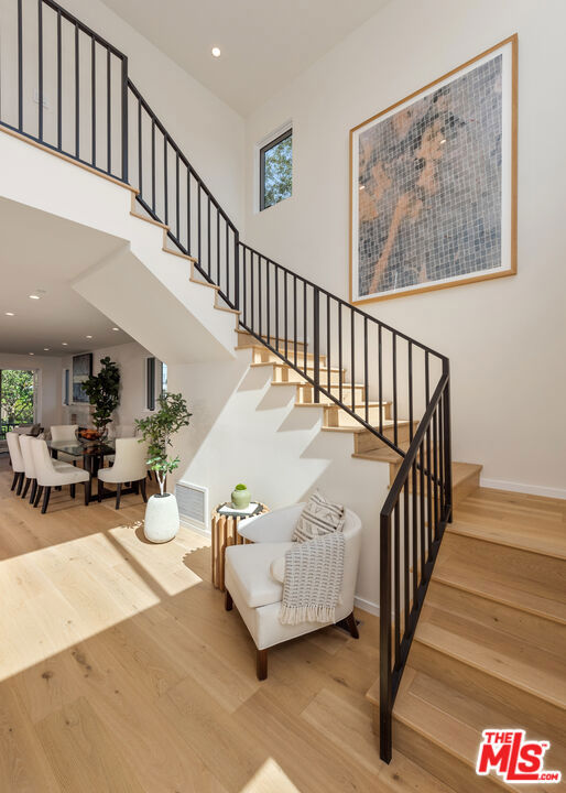 Entry w/soaring ceiling & staircase