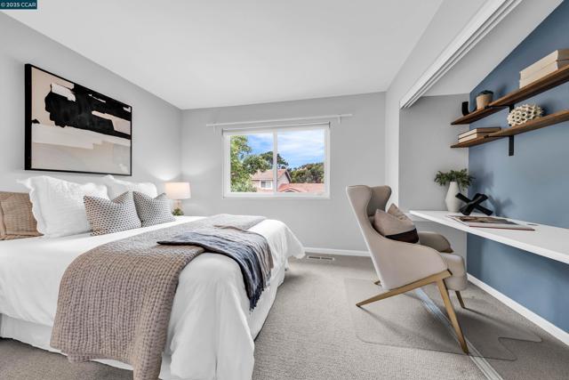 31 Turtle Creek Street, Oakland CA: https://media.crmls.org/mediaz/24c12abd-067f-4069-93e5-44817f8c8757.jpg