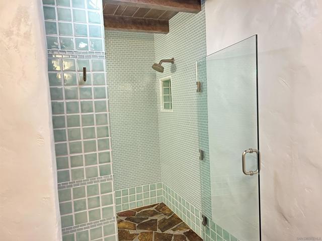 Image 39 of 49 For 1105 Stratford Ct