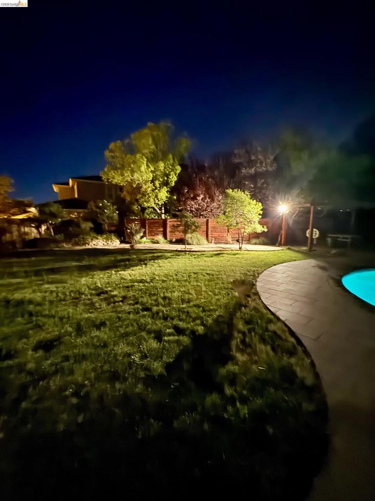 https://media.crmls.org/mediaz/24c164e4-66d1-48d9-b852-c59aa84485b7.jpg?preset=X-Large