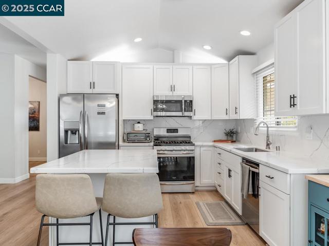 4430 Canyon Way, Martinez CA: https://media.crmls.org/mediaz/24c16e35-d30b-4eb1-84fb-13582ab2c5c2.jpg