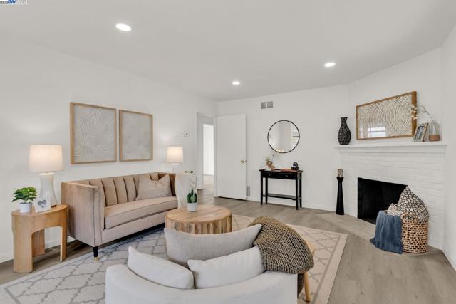 471 Rose St, Livermore CA: https://media.crmls.org/mediaz/24c1acae-d5e5-468a-ad1b-599114a19656.jpg