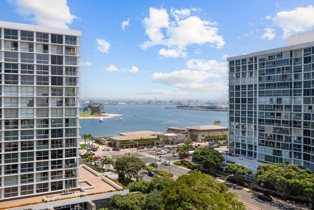 1780 Avenida Del Mundo, Coronado CA: https://media.crmls.org/mediaz/24c23088-b7a8-431d-b4d8-bc532d3cb3f7.jpg