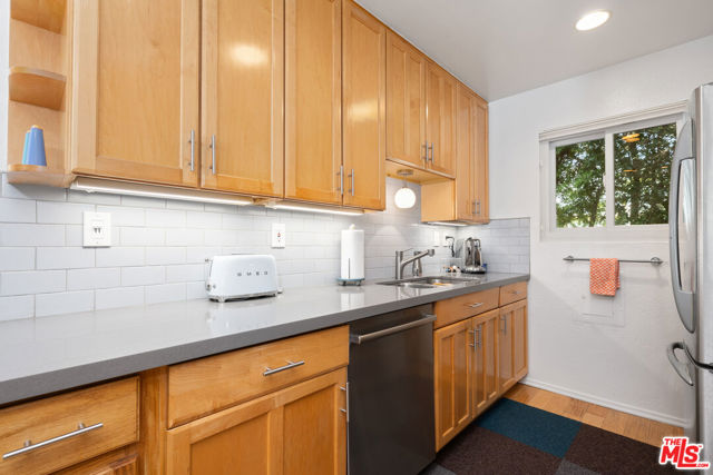2016 Euclid Street, Santa Monica CA: https://media.crmls.org/mediaz/24c435d0-c2a6-4f4c-b515-9a8101baf2c1.jpg