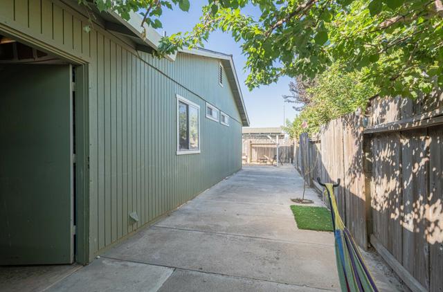 15 Elmwood Drive, Greenfield CA: https://media.crmls.org/mediaz/24c5c9f7-01a8-4285-867a-9d21283c6321.jpg