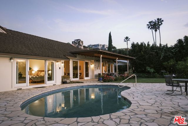 16303 Mandalay Drive, Encino CA: https://media.crmls.org/mediaz/24c5f49d-878d-4a9e-af58-962c079630c4.jpg