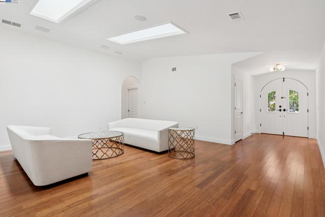 2643 Buena Vista Ave, Walnut Creek CA: https://media.crmls.org/mediaz/24c62446-83b8-494d-bf72-5fab8ead44ae.jpg