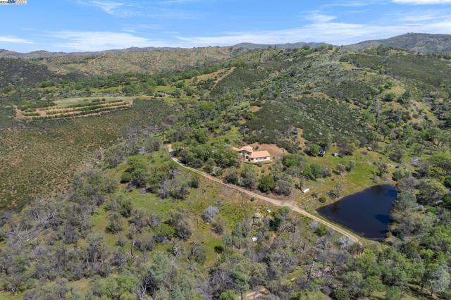 59480 Mines Rd, Livermore CA: https://media.crmls.org/mediaz/24c6bd00-45a8-4ab5-8f0c-33f40cfc5a9d.jpg