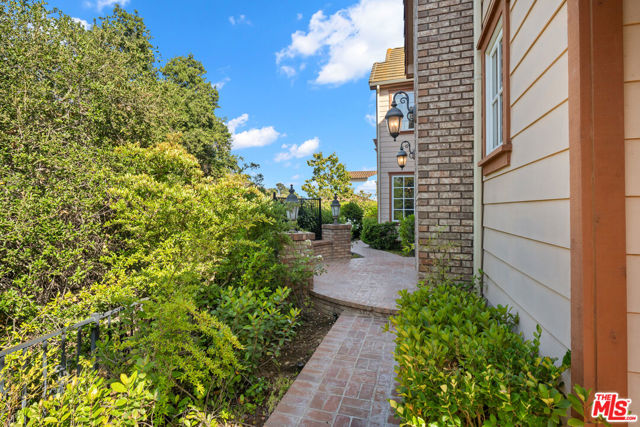 1772 Tamarack Street, Westlake Village CA: https://media.crmls.org/mediaz/24c703bb-0ec6-4728-9b26-1eb9c62d5857.jpg