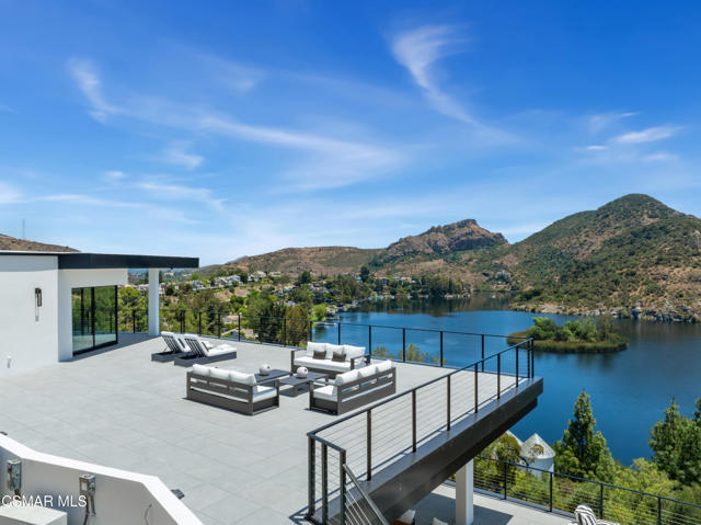 461 Lake Sherwood Drive, Lake Sherwood CA: https://media.crmls.org/mediaz/24c7a99a-1724-4f60-831f-e37438ba6034.jpg