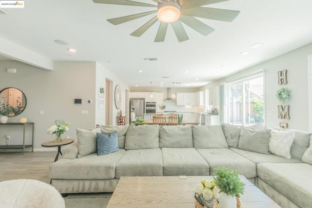 144 Scott Creek Way, Brentwood CA: https://media.crmls.org/mediaz/24c82234-264b-4e25-be1c-f7cffee3c3c0.jpg