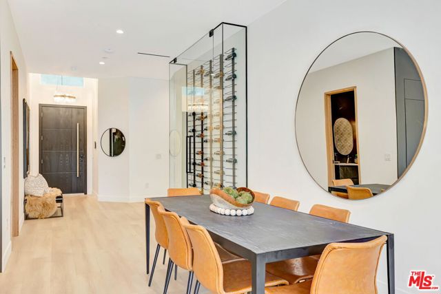5730 Lasaine Avenue, Encino CA: https://media.crmls.org/mediaz/24c87d32-4b1d-47b6-bc78-746cca60eb45.jpg