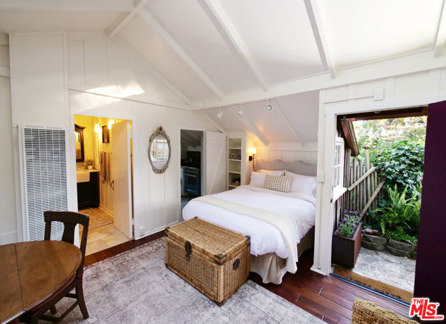 3 Monte Verde, Carmel-by-the-Sea CA: https://media.crmls.org/mediaz/24c8d024-cf75-4eb8-9650-61624a9321b1.jpg