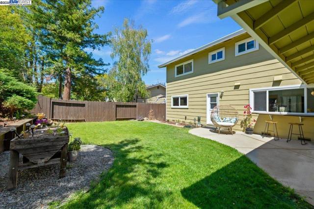 7606 Desertwood Ln, Pleasanton CA: https://media.crmls.org/mediaz/24c8d03b-3d5d-4764-8ff6-9bcbf6944ebb.jpg