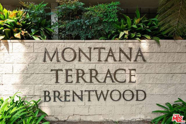11645 Montana Avenue, Los Angeles CA: https://media.crmls.org/mediaz/24c8fd5e-6986-46ce-911f-6ae7252845e6.jpg
